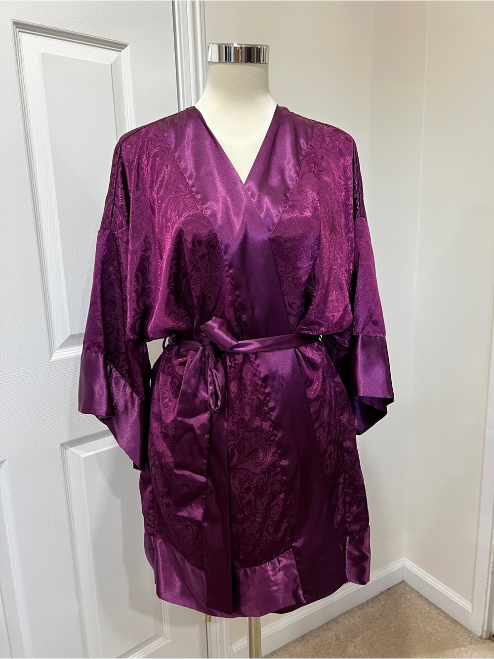 Victoria’s Secret Vintage Gold Label Damask Print Robe 3/4 Sleeve Burgundy O/S - Picture 1 of 10